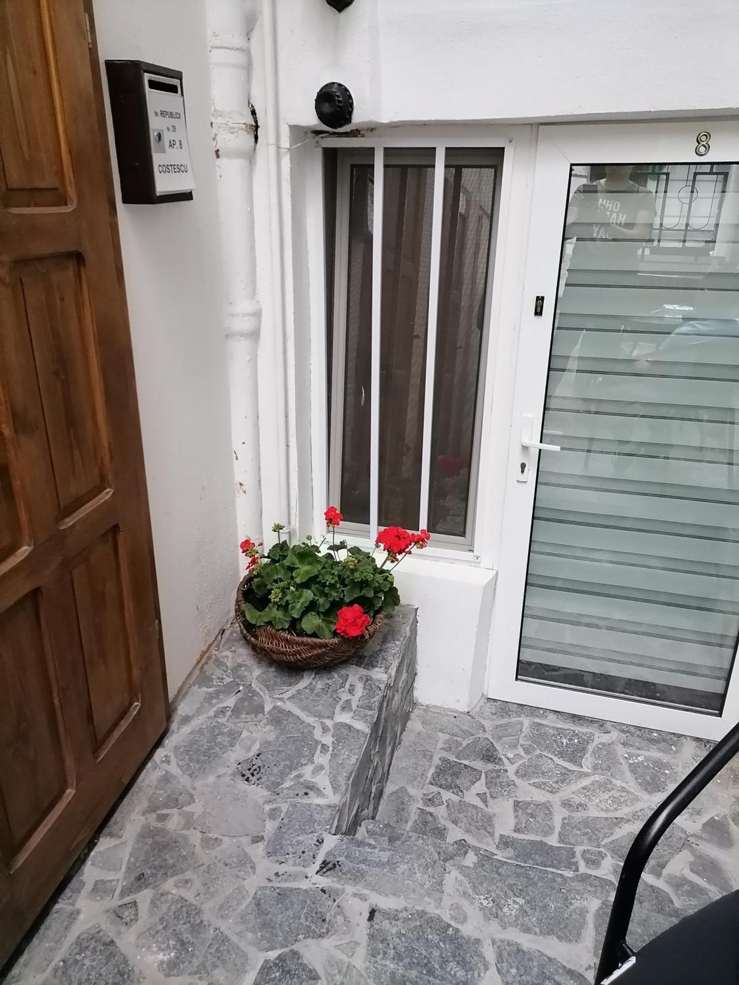 Republicii Rustic Apartament In Brasov City Center Экстерьер фото