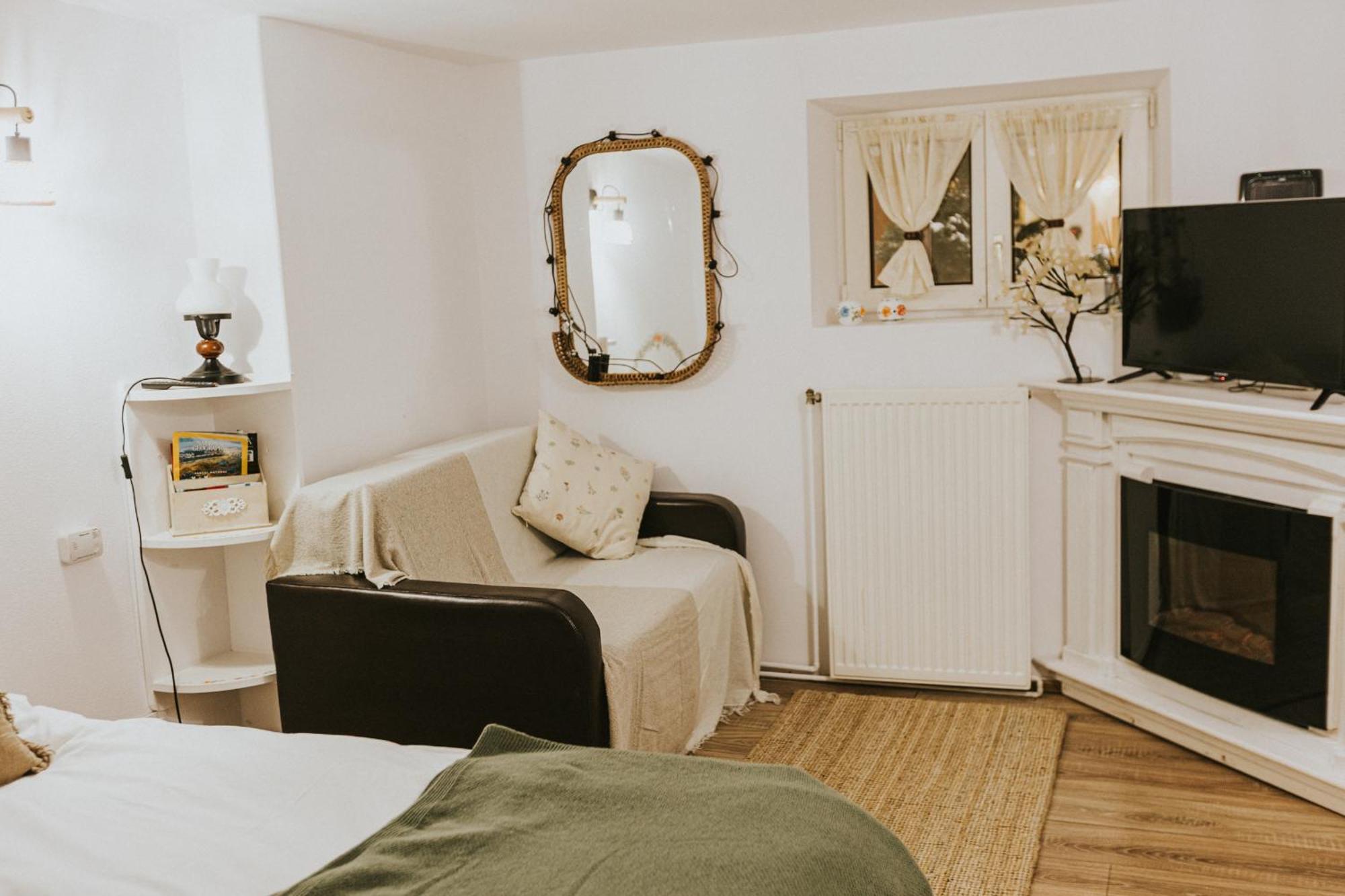 Republicii Rustic Apartament In Brasov City Center Экстерьер фото