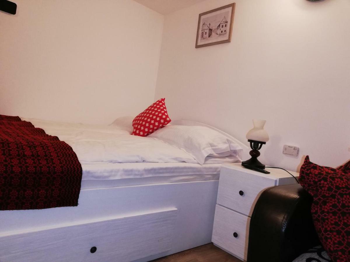 Republicii Rustic Apartament In Brasov City Center Экстерьер фото